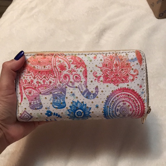 ELEPHANT WRISTLET WALLET - Picture 11 of 16